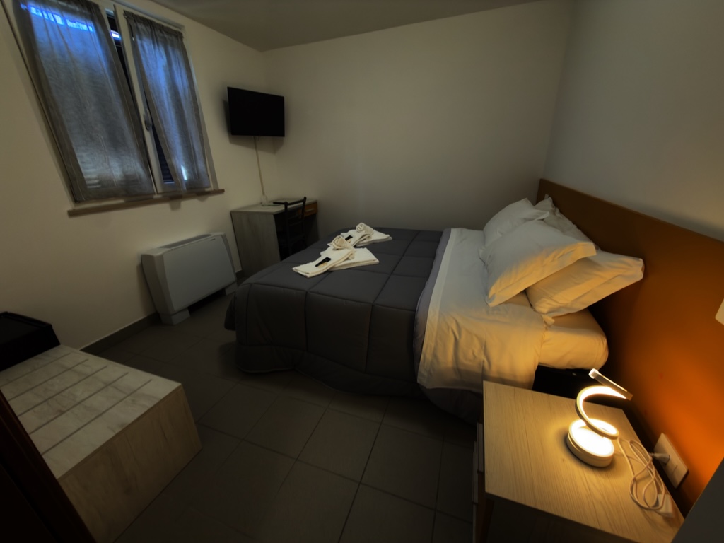 Camera elegante e luminosa di Colle Muzia